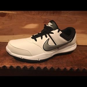 Men’s Nike size 9 Golf shoes DuraSport 4 new ! 🔥